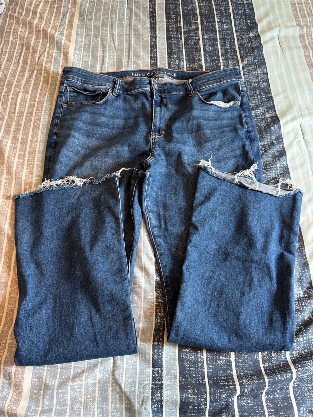 American Eagle Outfitters Women’s Dark Blue Distressed Jeans
